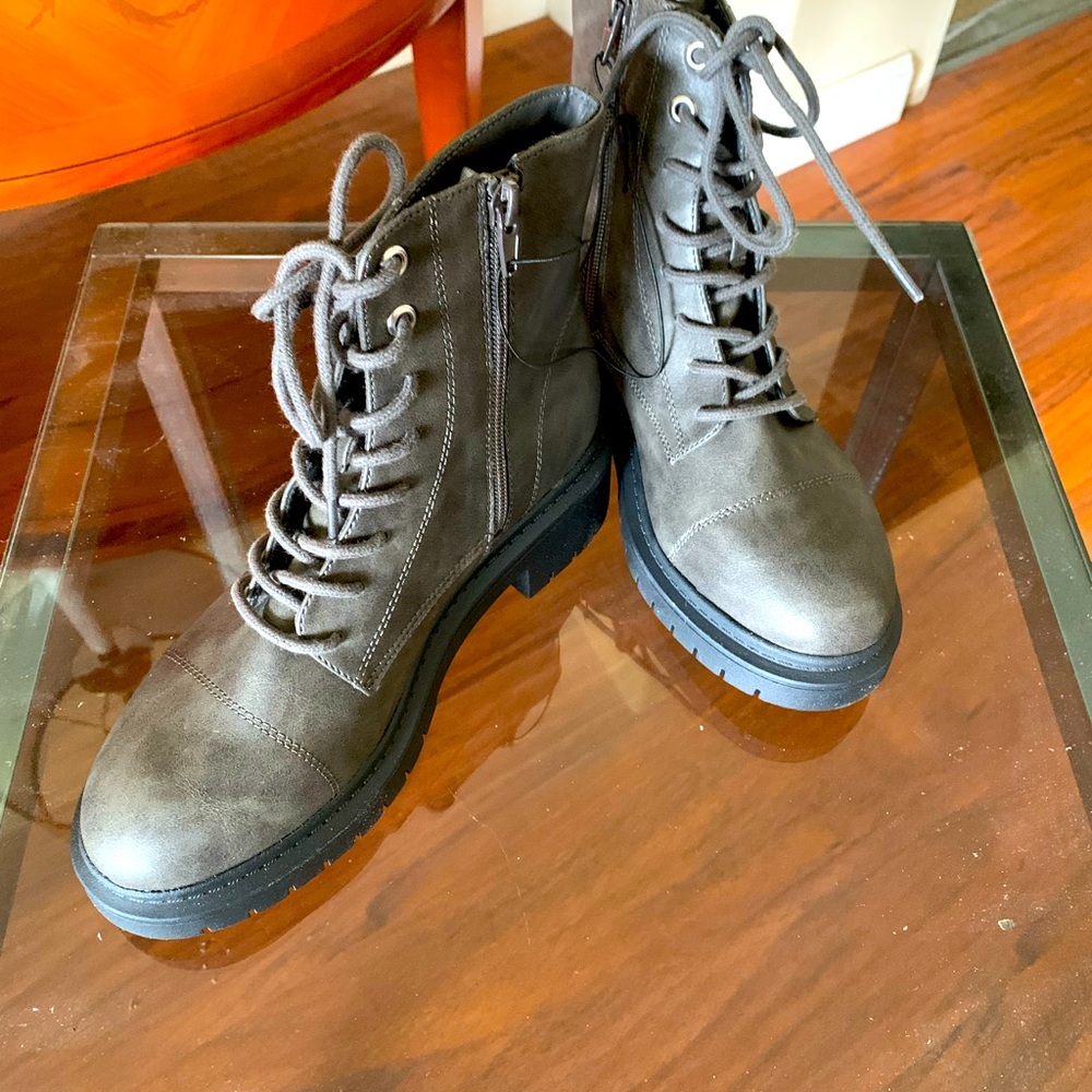 Women's brand new Lace-Up Ankle Boots with side zipper